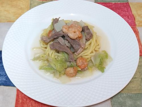 Jak uvařit vepřové maso s krevetami a čínským zelím? Snadné recept, připravený za Do 30 minut